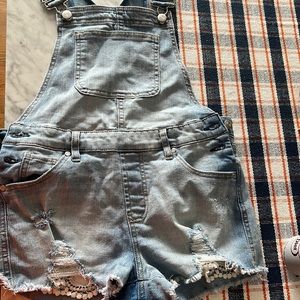 No Boundaries. Medium 7/9. Jean shirt overalls.